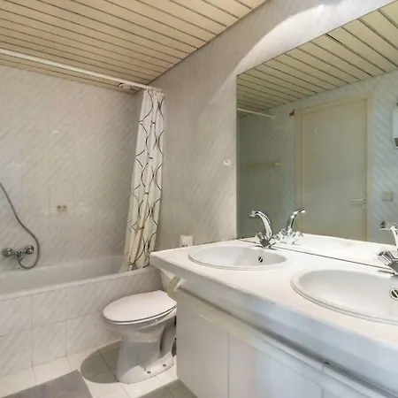 With A View And Parking דירה